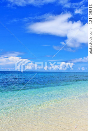Okinawa summer blue sky and the sea of Miyakojima Okinawa summer blue sky and the sea of Miyakojima 121439818