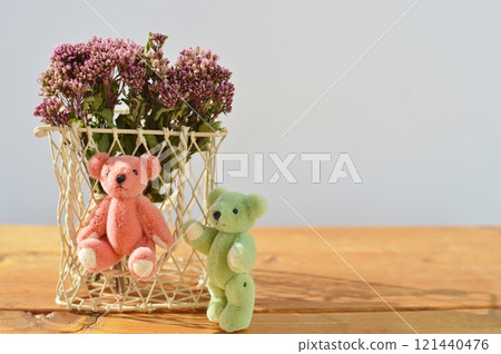 Dried Japanese eupatorium flower arrangement and teddy bear Dried Japanese eupatorium flower arrangement and teddy bear 121440476