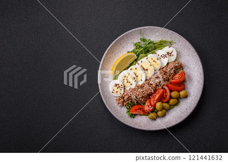 Salad with tuna pieces, boiled egg, cherry tomatoes, lettuce 121441632