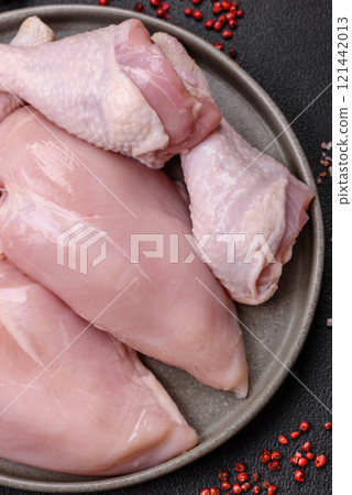Pieces of raw chicken or turkey fillet with salt, spices and herbs 121442013