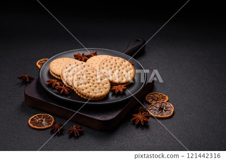Round dotted snack snack cookies with cream Round dotted snack snack cookies with cream 121442316