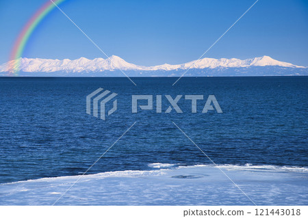 冬季傳統：鄂霍次克海流冰源頭的彩虹 121443018
