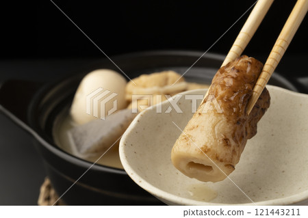 Pick up the oden with chopsticks 121443211