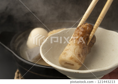 Pick up the oden with chopsticks 121443213
