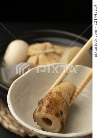 Pick up the oden with chopsticks Pick up the oden with chopsticks 121443214