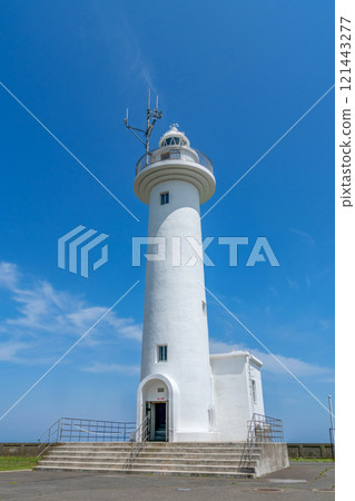 [Hachinohe City: Samekado Lighthouse] The pure white Samekado Lighthouse lights up the sea 121443277