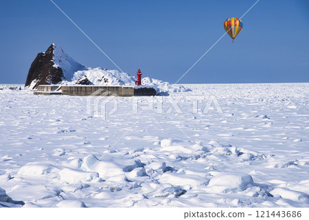 Balloons floating above the drift ice of the Sea of Okhotsk 121443686