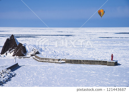 Balloons floating above the drift ice of the Sea of Okhotsk 121443687