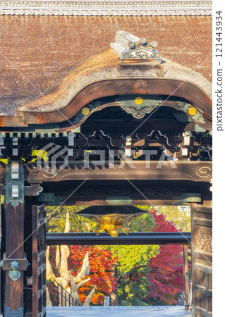 Autumn in Kyoto: Autumn leaves seen from the main gate of Otani Honbyo 121443934