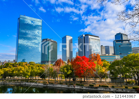 大阪的藍天和城市景觀 121443967