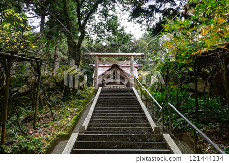 Okumiya Manai Shrine (Manai Shrine) Approach 121444134