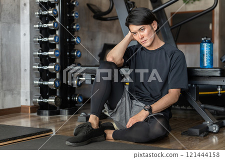 Athletes suffering from slump, yips, pressure, and injuries, working out, and building their bodies Athletes suffering from slump, yips, pressure, and injuries, working out, and building their bodies 121444158