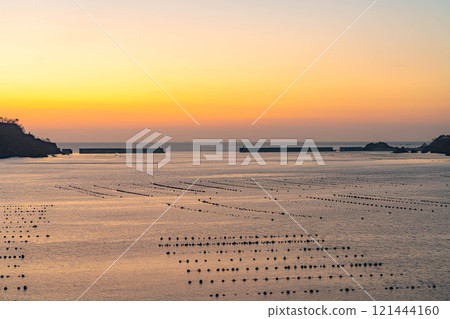 [Port material] Sunrise at Ofunato Bay [Iwate Prefecture] 121444160