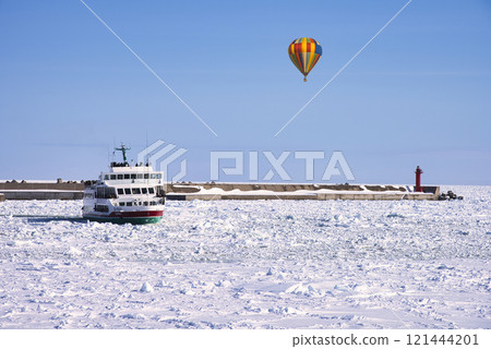Balloons floating above the drift ice of the Sea of Okhotsk Balloons floating above the drift ice of the Sea of Okhotsk 121444201