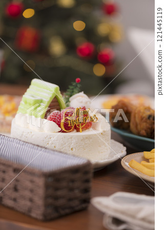 奢華的食物來裝飾你的聖誕派對餐桌 121445119