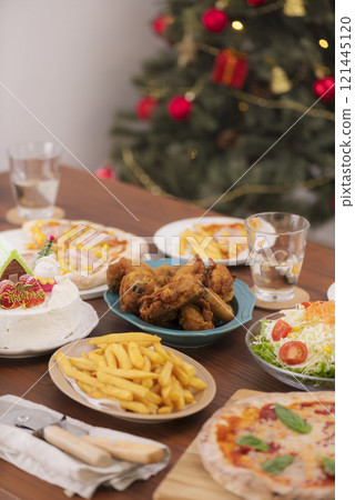 奢華的食物來裝飾你的聖誕派對餐桌 奢華的食物來裝飾你的聖誕派對餐桌 121445120