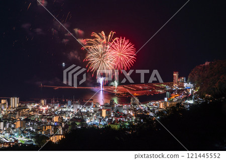 [靜岡縣]熱海煙火大會/俯瞰熱海市的夜景 121445552