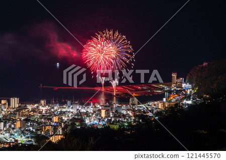 <Shizuoka Prefecture> Atami Fireworks Festival - Night view overlooking the city of Atami 121445570