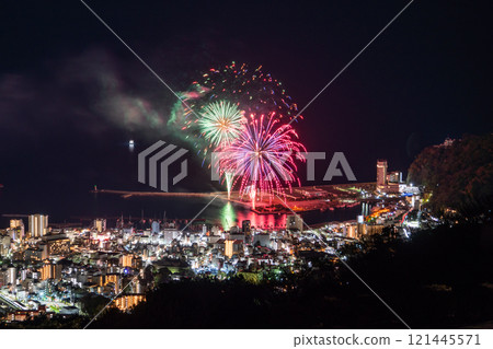 [靜岡縣]熱海煙火大會/俯瞰熱海市的夜景 121445571