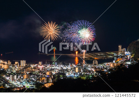 <Shizuoka Prefecture> Atami Fireworks Festival - Night view overlooking the city of Atami 121445572