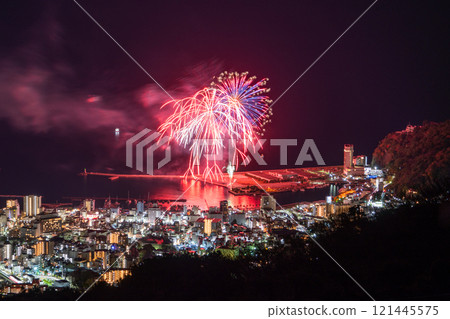 [靜岡縣]熱海煙火大會/俯瞰熱海市的夜景 121445575