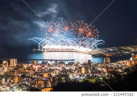 <Shizuoka Prefecture> Atami Fireworks Festival - Night view overlooking the city of Atami 121445582