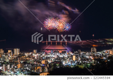[靜岡縣]熱海煙火大會/俯瞰熱海市的夜景 121445594