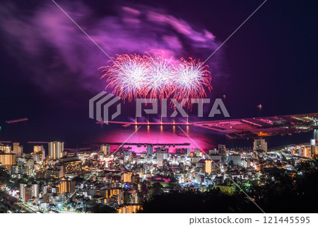 <Shizuoka Prefecture> Atami Fireworks Festival - Night view overlooking the city of Atami 121445595