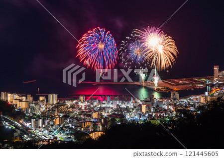 <Shizuoka Prefecture> Atami Fireworks Festival - Night view overlooking the city of Atami 121445605