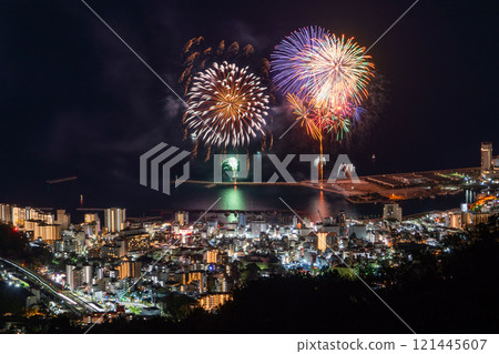 <Shizuoka Prefecture> Atami Fireworks Festival - Night view overlooking the city of Atami 121445607
