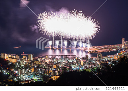 <Shizuoka Prefecture> Atami Fireworks Festival - Night view overlooking the city of Atami 121445611