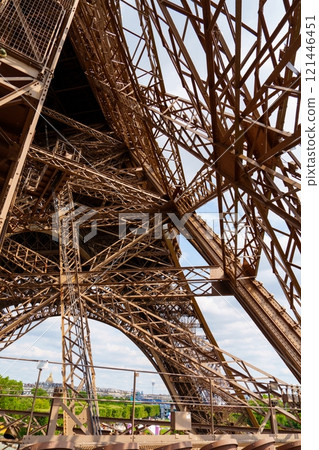 Elegant View of the Eiffel Tower s Intricate Steel Structure from Below, Showcasing Its Grandeur 121446451