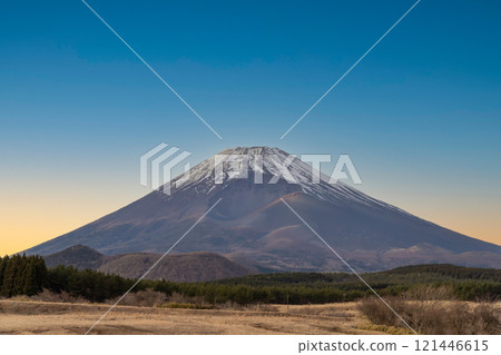 Susono City, Shizuoka Prefecture Evening view of Mt. Fuji (December) Susono City, Shizuoka Prefecture Evening view of Mt. Fuji (December) 121446615
