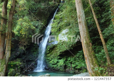 Biwa Falls / Top 50 Tokushima Water Travels [Zentoku, Nishiiyayama Village, Miyoshi City, Tokushima Prefecture] 121447357