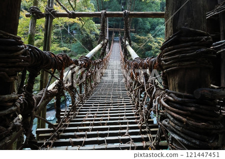 祖谷葛橋/日本最奇特的三座橋樑【德島縣三好市西祖山村四德】 祖谷葛橋/日本最奇特的三座橋樑【德島縣三好市西祖山村四德】 121447451