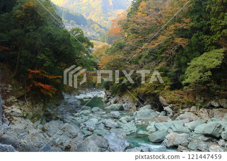 祖谷葛橋/日本最奇特的三座橋樑【德島縣三好市西祖山村四德】 祖谷葛橋/日本最奇特的三座橋樑【德島縣三好市西祖山村四德】 121447459