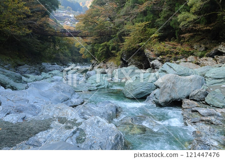 祖谷葛橋/日本最奇特的三座橋樑【德島縣三好市西祖山村四德】 121447476