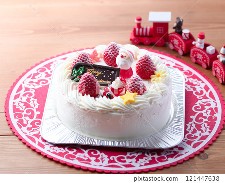 Christmas cake 121447638