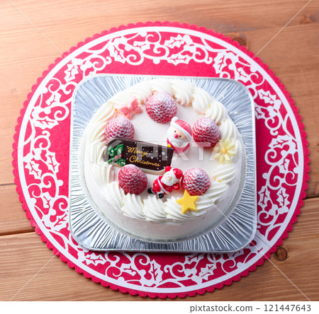 Christmas cake 121447643