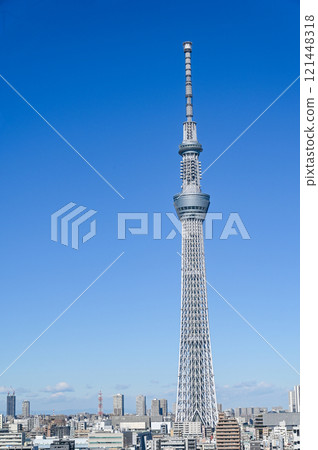 東京城市景觀與天空樹 121448318