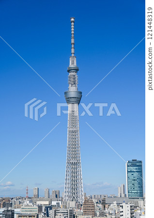東京城市景觀與天空樹 121448319
