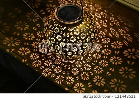 Solar lanterns that shine in the dark 121448521