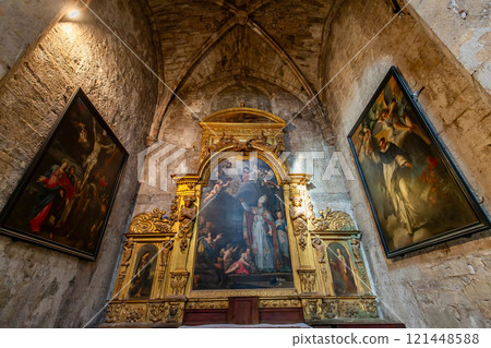 Basilica Sainte-marie-madeleine of Saint-maximin-la-sainte-baume, France Basilica Sainte-marie-madeleine of Saint-maximin-la-sainte-baume, France 121448588