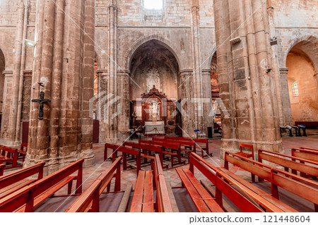 Basilica Sainte-marie-madeleine of Saint-maximin-la-sainte-baume, France Basilica Sainte-marie-madeleine of Saint-maximin-la-sainte-baume, France 121448604