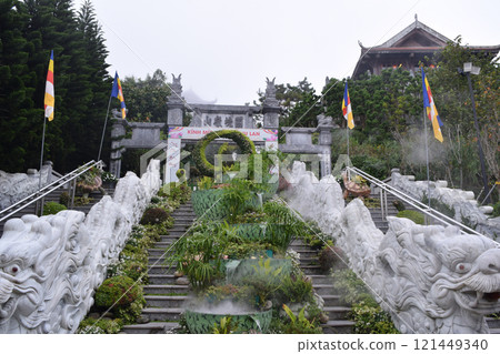 Buddhist area in Ba Na Hills, Vietnam 121449340