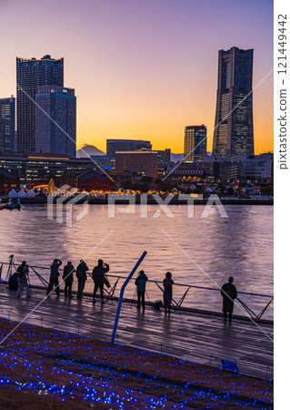 [Kanagawa Prefecture] Yokohama Minato Mirai Light-up Illumination - Distant view of Mt. Fuji between the buildings - Twilight 121449442