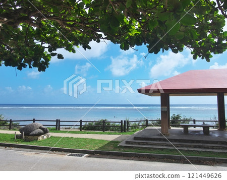 沖繩縣絲滿市約翰萬次郎海灘風景 121449626