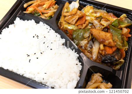Delicious Chinese bento with stir-fried meat and vegetables 121450702