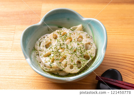 Lotus root with seaweed and salt 121450778