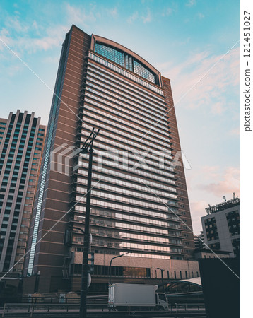 高聳的高層建築 高聳的高層建築 121451027